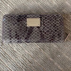 Michael Kors Accordion snake print wallet